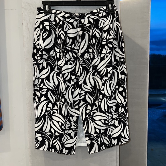 Neiman Marcus 100% Silk black/white skirt size 4 - Picture 6 of 8